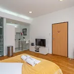 Beguest Benfica Modern Flat דירה *